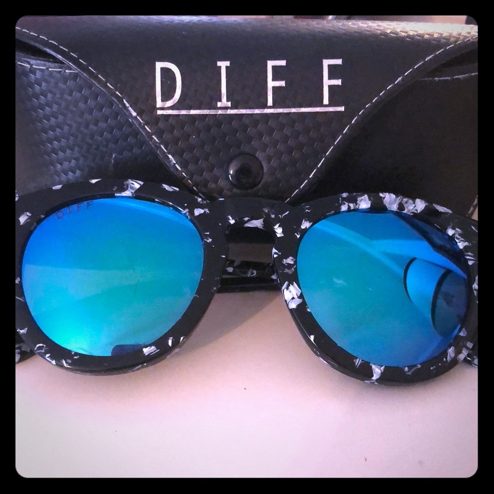 DIFF Dime sunglasses - worn once - Picture 1 of 3